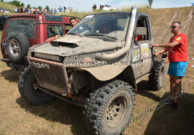 200 фенове на дрифта показват майсторско шофиране в Сусам 