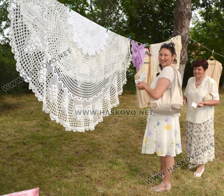 Село Крум влиза в Гинес с 4-метров плетен терлик 