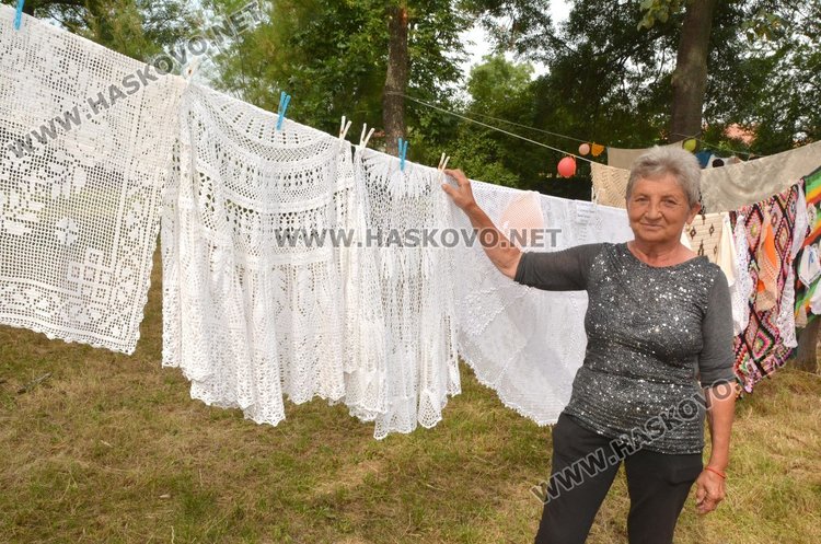 Село Крум влиза в Гинес с 4-метров плетен терлик 