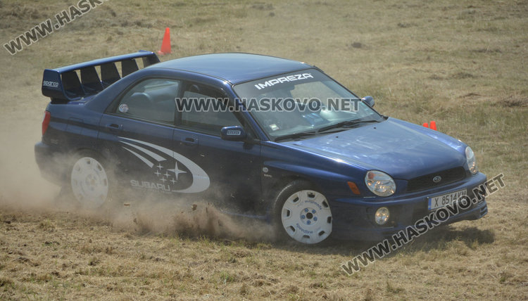 200 фенове на дрифта показват майсторско шофиране в Сусам 