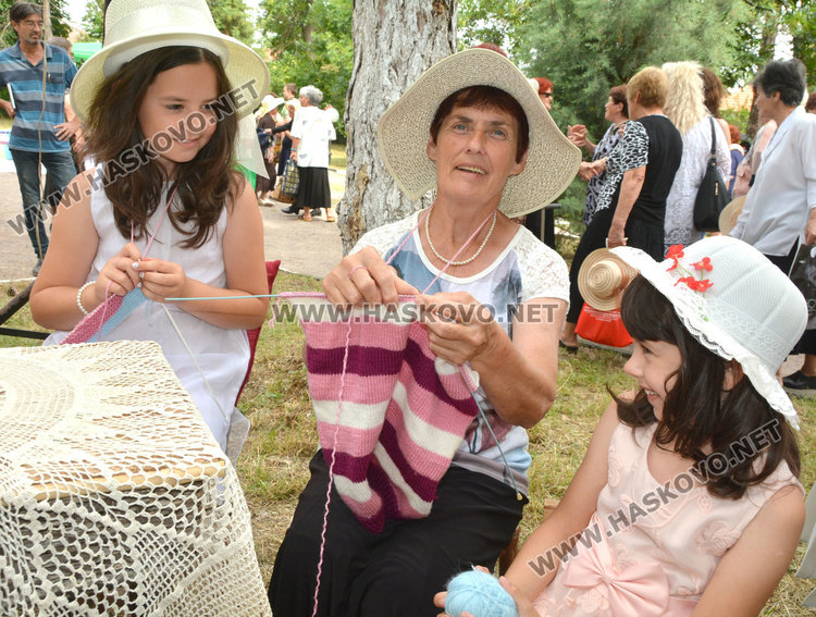 Село Крум влиза в Гинес с 4-метров плетен терлик 