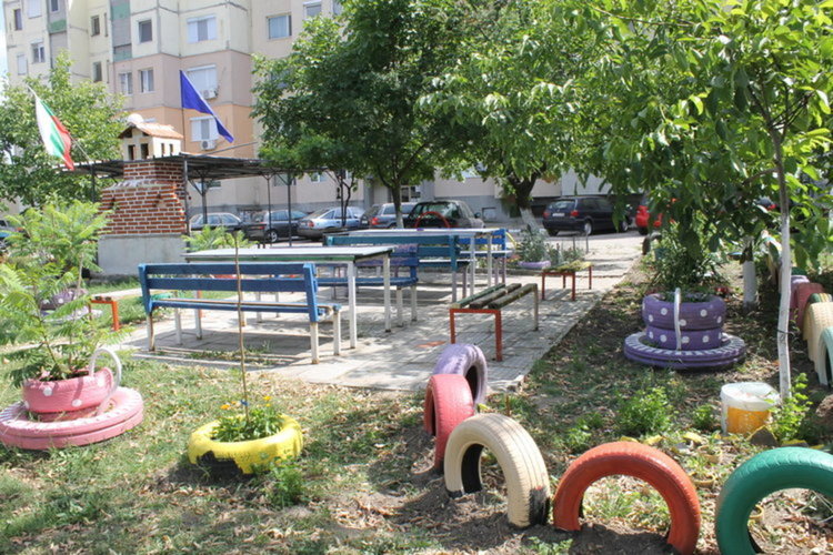 5 бона дава кметството за разкрасяване на терените пред блоковете