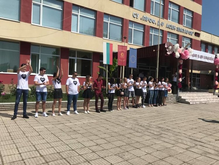 Невиждан успех по английски език са постигнали зрелостниците на „Златаров“