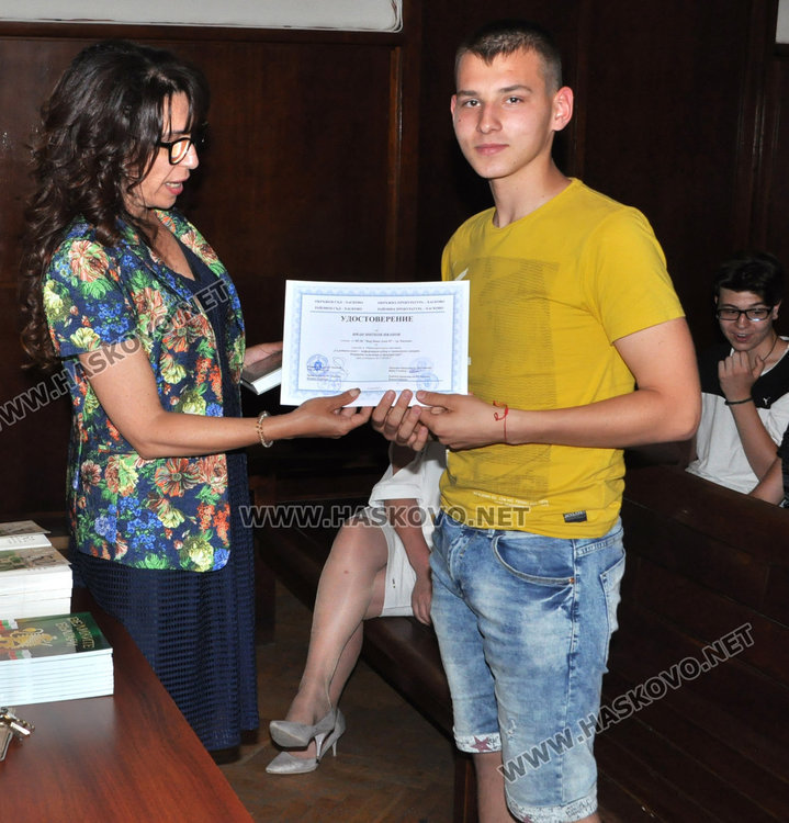 Разпитват ученици в съда, четирима с награди за симулативен процес