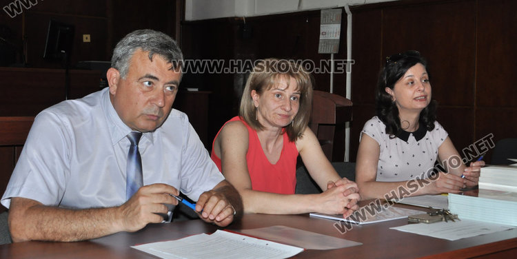 Разпитват ученици в съда, четирима с награди за симулативен процес