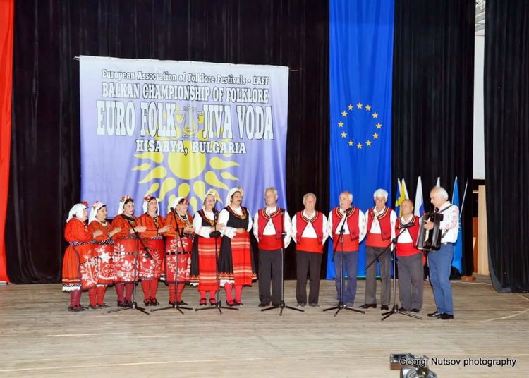 С множество медали и грамоти се завърнаха танцьорите и певците от НЧ "Събуждане - 1927" с. Радиево