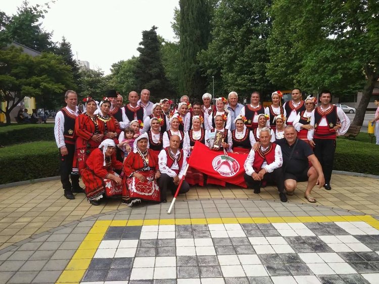 С множество медали и грамоти се завърнаха танцьорите и певците от НЧ "Събуждане - 1927" с. Радиево