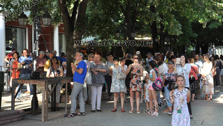 Откриването на фестивала „Театър, обичам те!“ събра стотици хасковлии