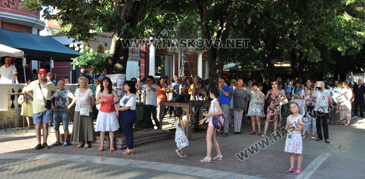 Откриването на фестивала „Театър, обичам те!“ събра стотици хасковлии