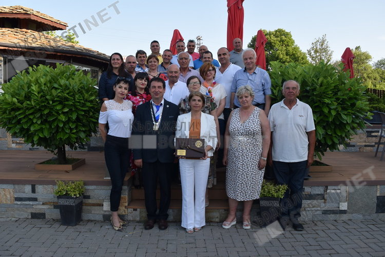 Бахар Палова предаде президентските правомощия в Ротари клуб Кърджали на Валентин Гогев