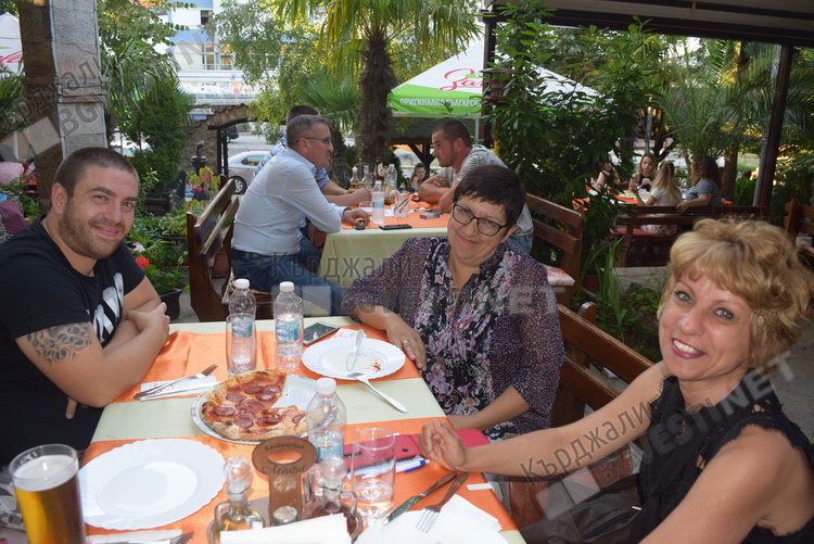 Асът на пицата в България засрамва  италианците, учи последователи в Кърджали