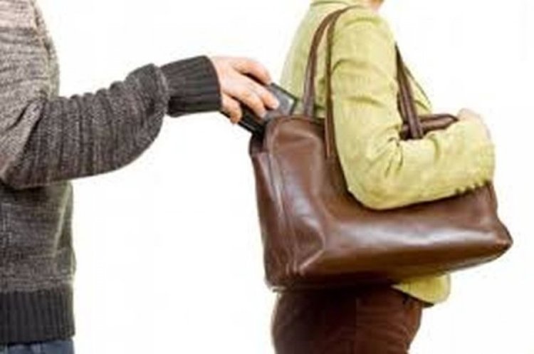 Задържаха първомайки за кражба в Кърджали