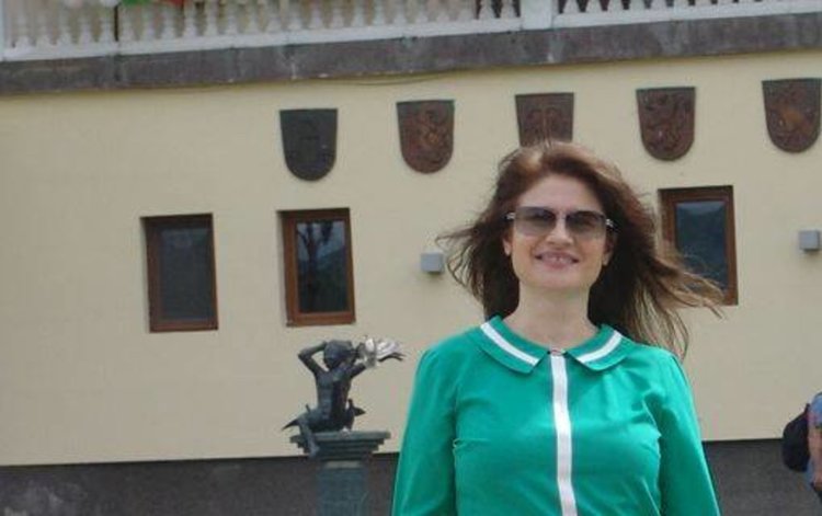 Светлана Николова с награда от Славейковите празници на поезията