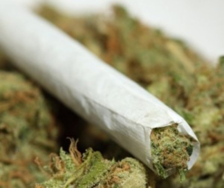 Задържаха непълнолетен  за съхранение на дрога