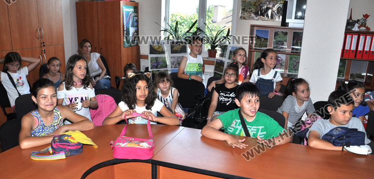 Учат деца как да помогнат на ранено диво животно 