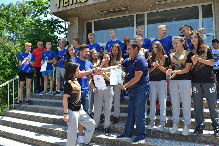 „Славейков“ посрещна седмите в света по ученически волейбол