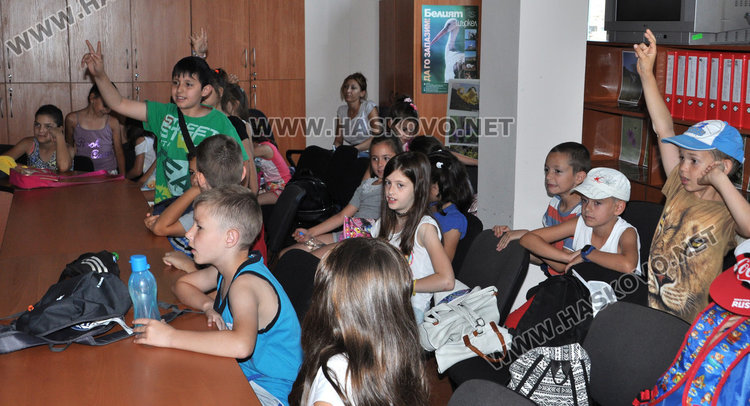 Учат деца как да помогнат на ранено диво животно 