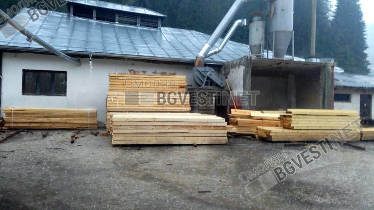 Пороен дъжд и градушка се изсипаха над Широка лъка и Стойките, помля посевите в Соколовци