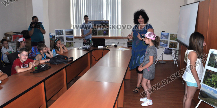 Учат деца как да помогнат на ранено диво животно 