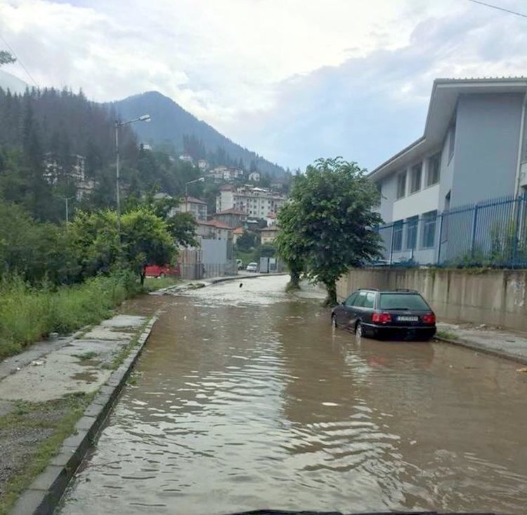 Улицата в района на Спортния комплекс в Смолян
