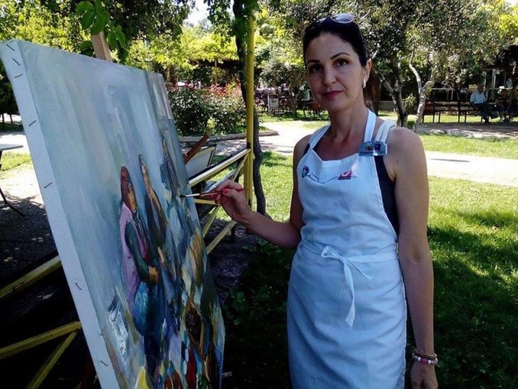 Млада художничка представя изключителна изложба за празника на обединен Смолян