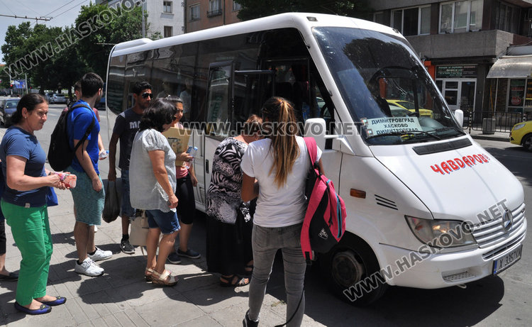 Вбесени хасковлии висят по спирките , спасяват се с таксита и пеша