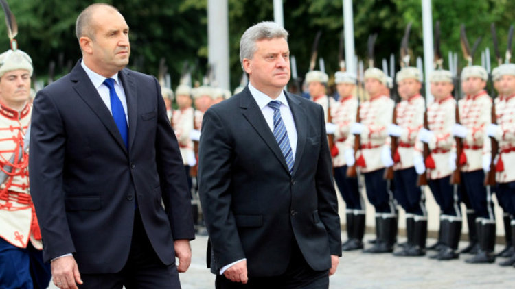 Радев: Надявам се приоритетите ни спрямо Македония да не се свеждат само до прегръдки