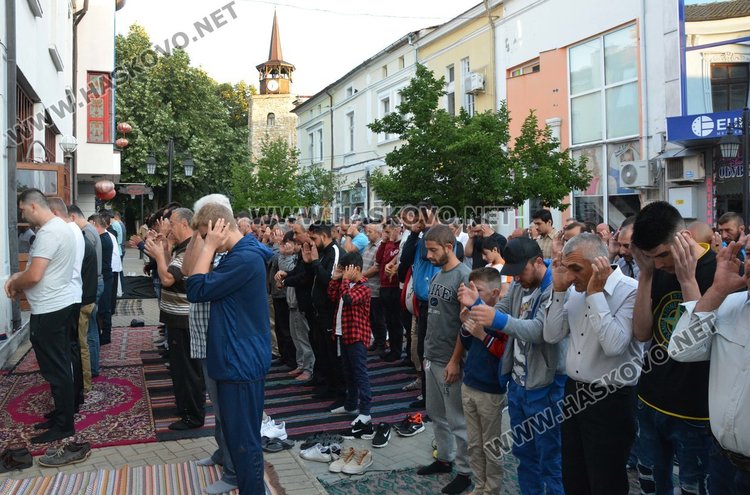 Хасковските мюсюлмани препълниха "Чарши джамия" на Рамазан байрам