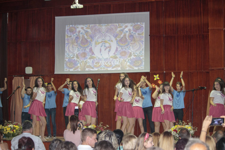 Емоционален реверанс към руския език направиха учениците на Радка Муратева