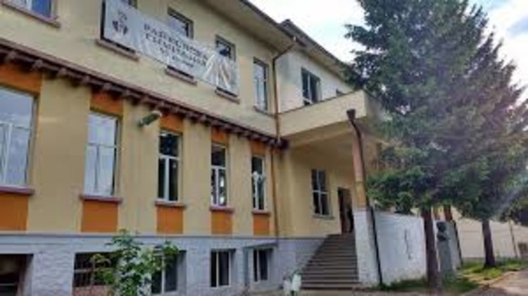 Пак змия в двора на гимназията в Смолян, гнездо стършели край яз.„Златоград“