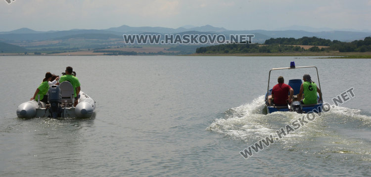 Видьовден за яз. Тракиец, доброволци пуснаха 150 хил. шаранчета