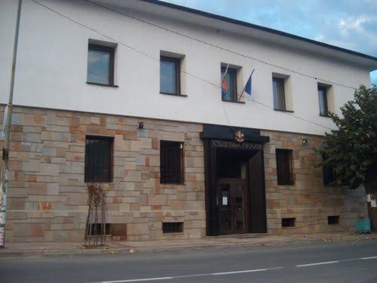 8 месеца затвор за пияния шофьор на ученически автобус в Златоград