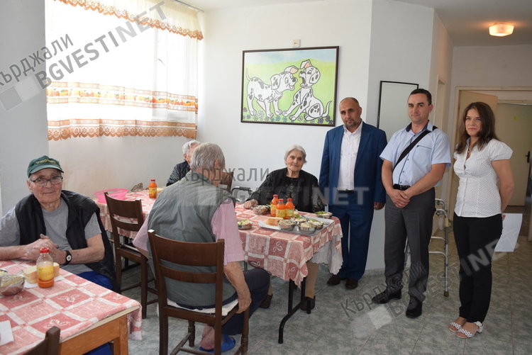 Дарение за Дома за стари хора направи за Рамазан Байрама израелското посолство