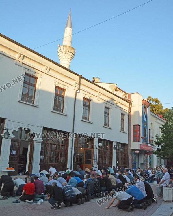 Хасковските мюсюлмани препълниха "Чарши джамия" на Рамазан байрам