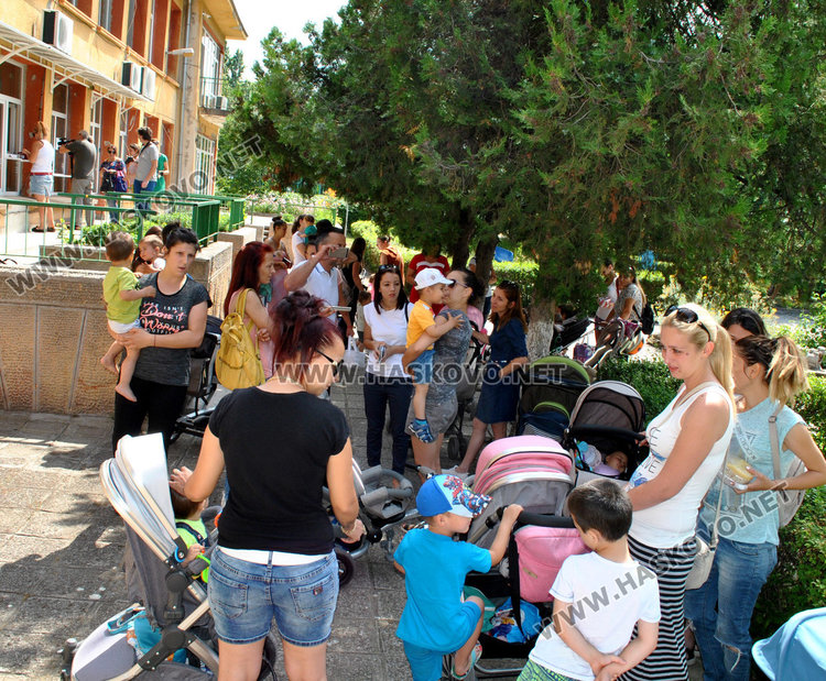 Институциите оставиха над 100 майки на километри от млечна кухня 