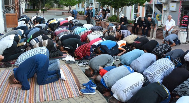 Хасковските мюсюлмани препълниха "Чарши джамия" на Рамазан байрам