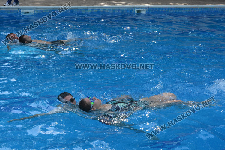 23-ма на изпит за спасители на басейн, половината искат да работят и на море