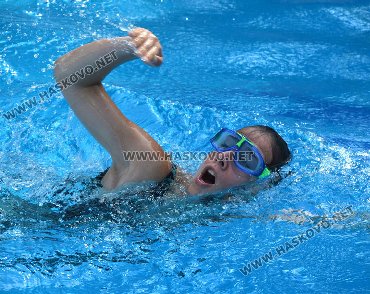 23-ма на изпит за спасители на басейн, половината искат да работят и на море