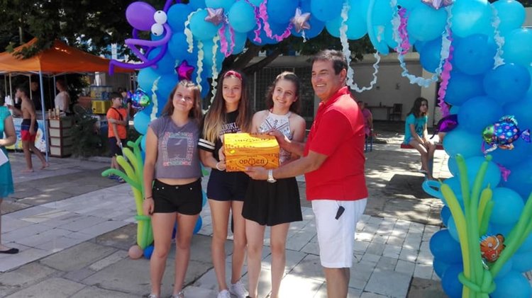 104 наградени отличници от прогимназията на „Славейков“