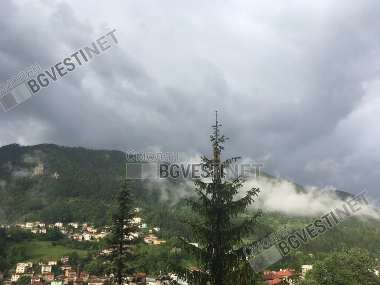 Неделята продължава с дъждове, облаци и малко слънце