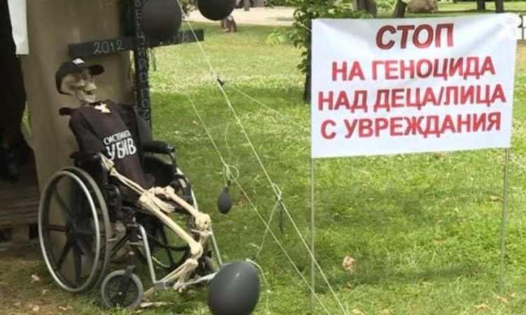 Майки на деца с увреждания: Колко струва личната помощ?