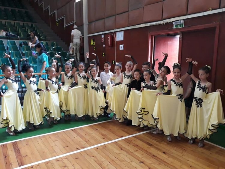 Танцов клуб „Ем Ей Денс“ с Гранд при от международния танцов фестивал „Вълшебен свят“