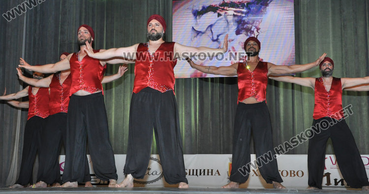 Александра Драгова №1 солист във „Вълшебен свят“ и със стипендия за Бродуей