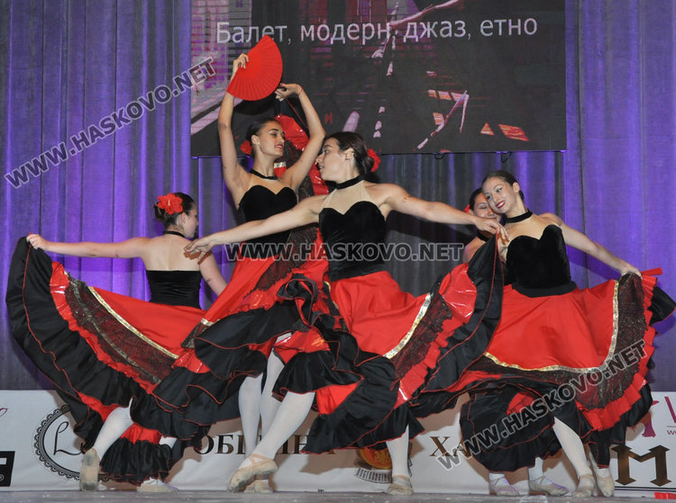 Александра Драгова №1 солист във „Вълшебен свят“ и със стипендия за Бродуей