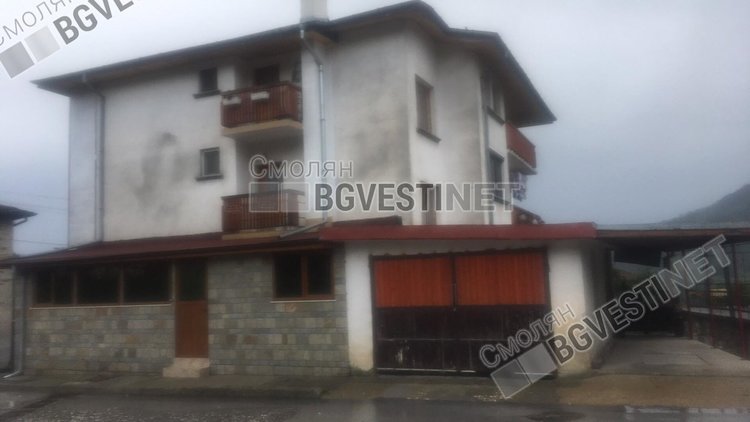 Мълния порази къща на Каптажа, хората се отърваха с уплаха и разрушен комин