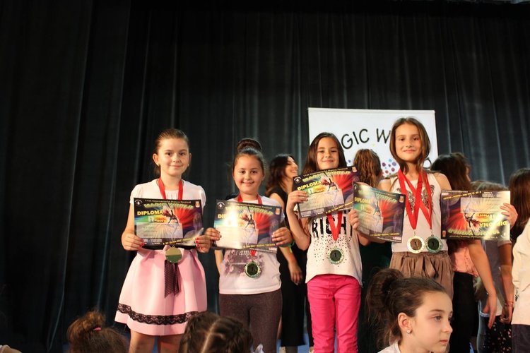 Танцов клуб „Ем Ей Денс“ с Гранд при от международния танцов фестивал „Вълшебен свят“