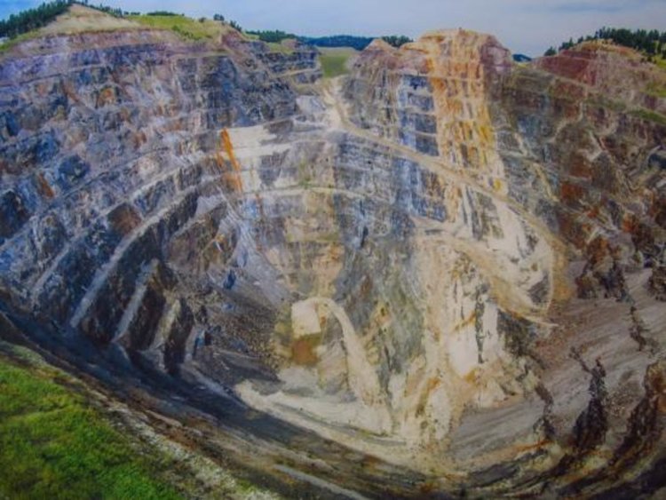 Надолу към подземната наука за високоенергийните частици. Лабораторията в Санфорд