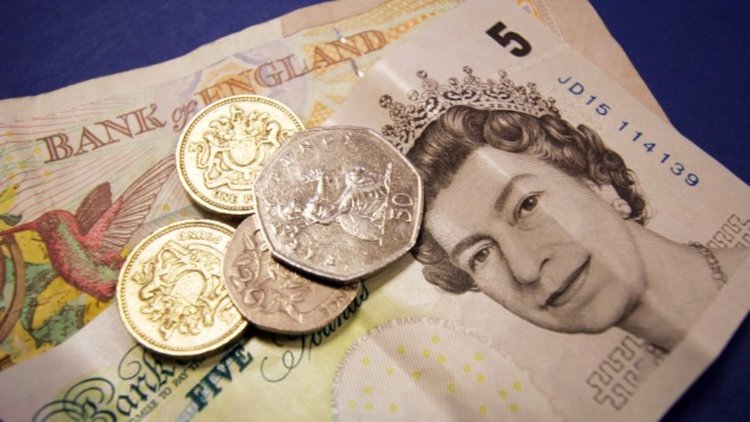  Паундът се срина до 7-месечно дъно след загуба на Мей в парламента 