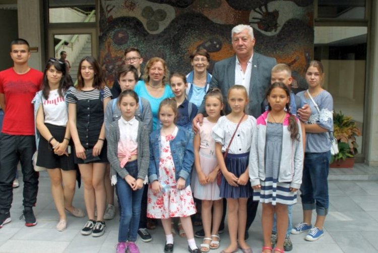 Деца от Санкт Петербург гостуват на Пловдив, разглеждат забележителности в Асеновград