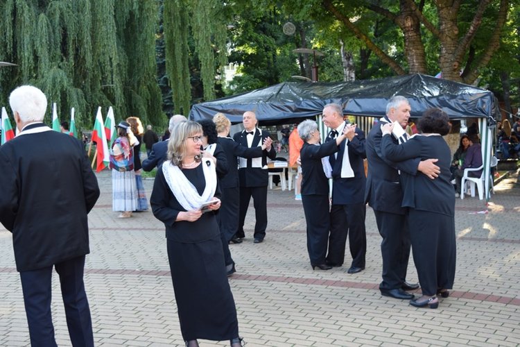 Стотици идват в Чепеларе за фестивала на старата градска песен